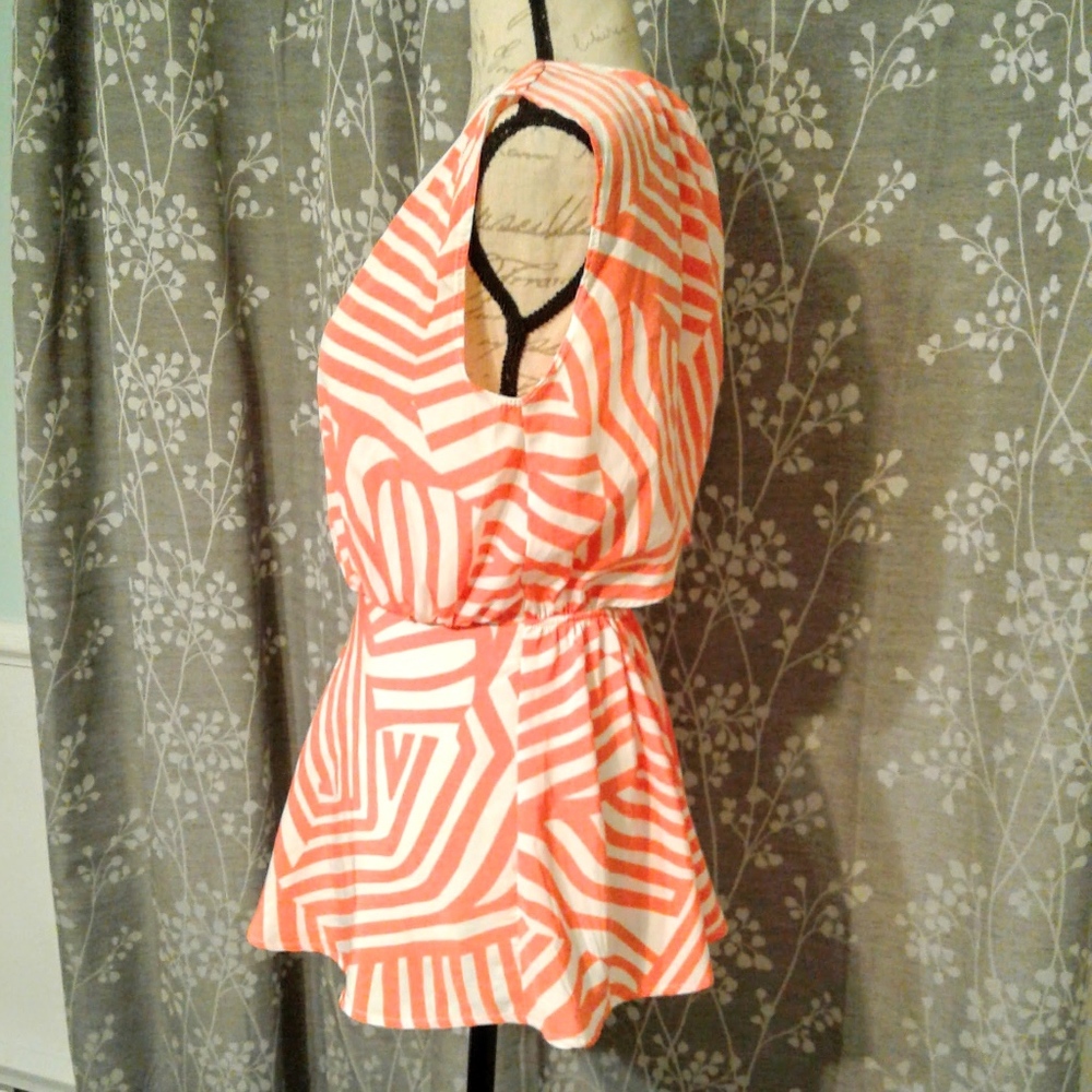 Clearance🔴 Paper Crane Peplum Peek A Boo Back - Picture 3 of 5